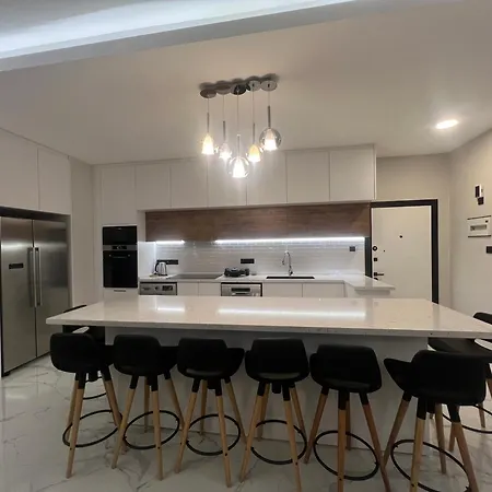 Luxury 4 Bedrooms Penthouse Caesar Gym,spa Apartment Perivolia tou Trikomou
